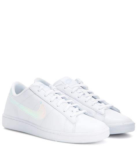 witte lage nike sneakers|Nike white leather sneakers.